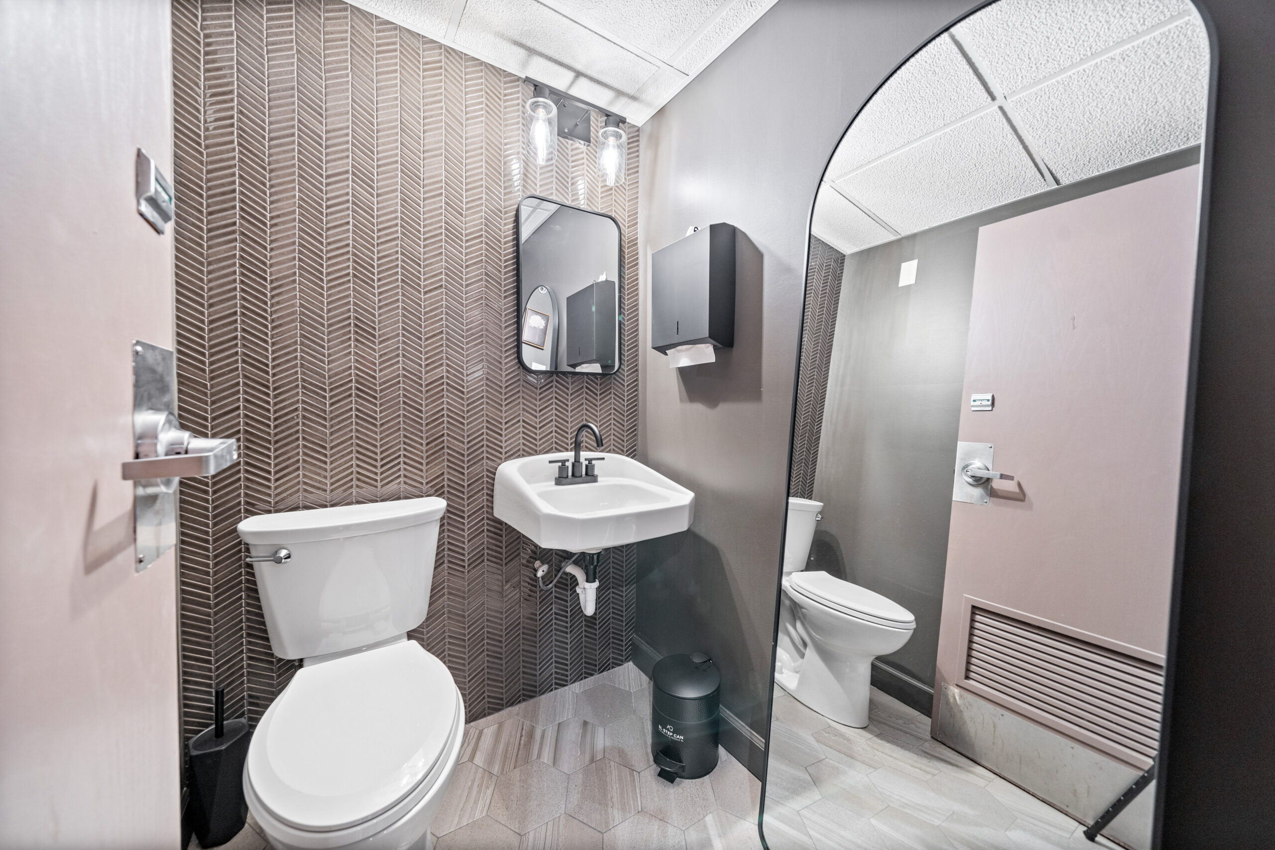 Central Arts Building – Bathroom